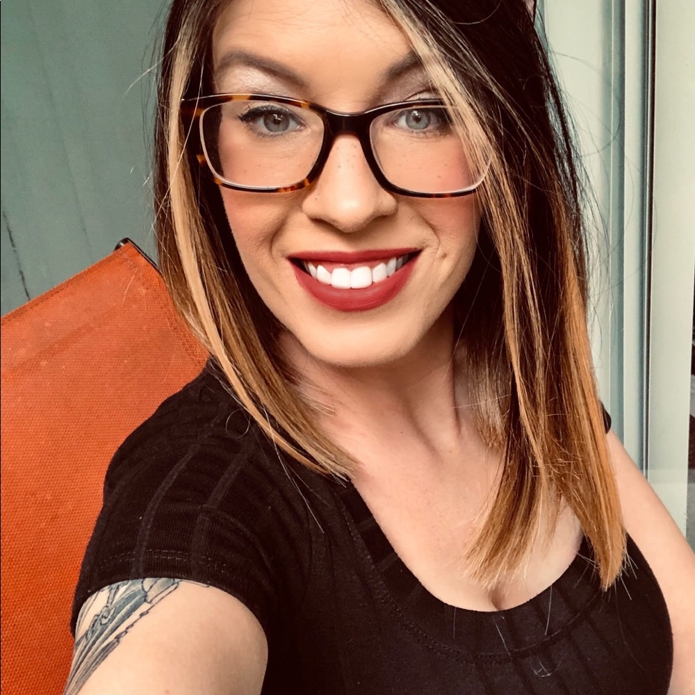 Meet your Posher, Adrienne